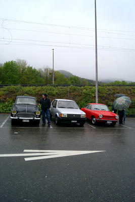Vergebliches Warten auf besseres Wetter: Simca Aronde P60, Talbot Horizon und Simca 1000 Coupé – Oldtimer-Treff Shopping-Raststätte Würenlos 2024