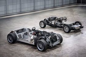 Vergleich der modernen Morgan CX-Generation-Plattform mit dem Stahlchassis-Morgan