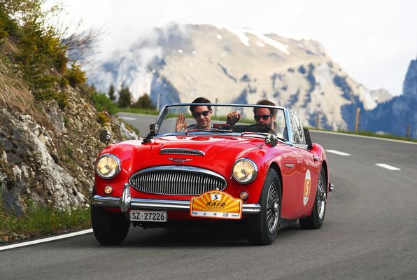 Bild: Vergnügt unterwegs im Austin-Healey 3000 Mk III - RAID Young Raiders Challenge 2017