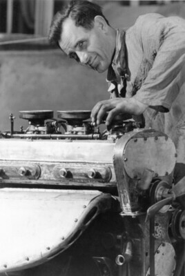 Veritas BMW (1947) - Ingenieur Ernst Loof bein Einstellarbeiten Veritas BMW (1947) - Ingenieur Ernst Loof bein Einstellarbeiten