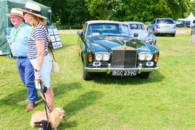 Verkaufsangebot eines Händlers: Rolls-Royce Silver Shadow Fixed Head Coupé von 1968 mit Mulliner-Park-Ward-Karosserie für 35'000 Pfund