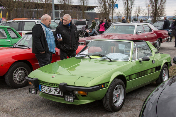 Verkaufsgespräche um einen Fiat X 1/9 – Retro Saisonauftakt 2025