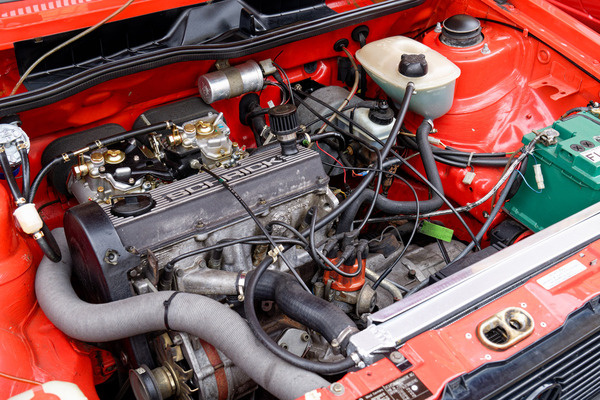 Verleihen dem VW-Motor EA 827 Flügel:Sportnockenwelle und Doppelvergaser – Oldtimer Open Air 2024