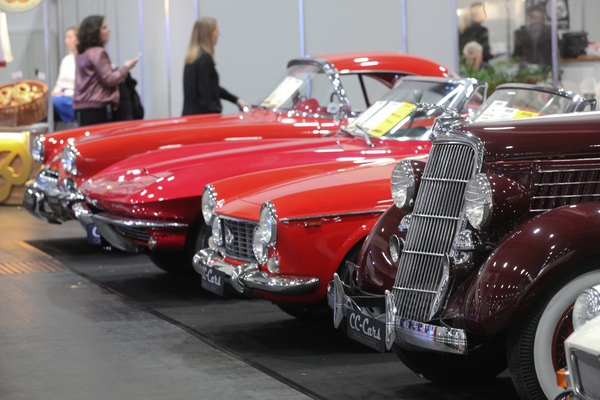 Verschiedene Rot-Töne bei CC-Cars - Bremen Classic Motorshow 2019