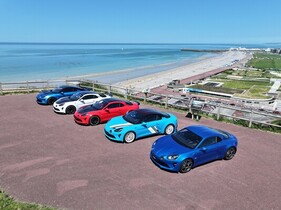 Verschiedene Varianten der Alpine A110