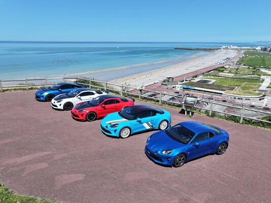 Verschiedene Varianten der Alpine A110