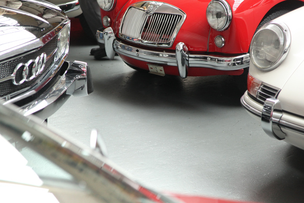 Versteigerung Oldtimer Galerie Toffen am 28. November 2015 - Autos aus zwei Ländern