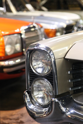 Versteigerung Oldtimer Galerie Toffen am 28. November 2015 - Leuchtengestaltung aus USA und Deutschland