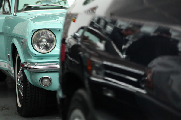 Versteigerung Oldtimer Galerie Toffen am 28. November 2015 - Spiegelbilder und Konturen