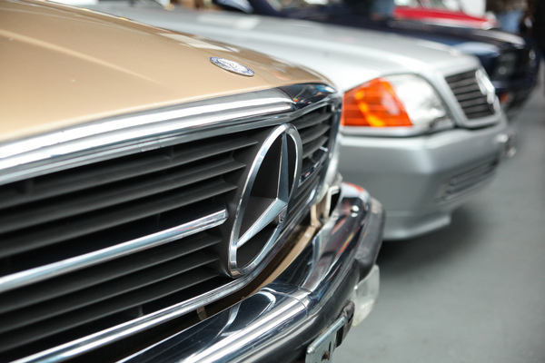 Versteigerung Oldtimer Galerie Toffen am 28. November 2015 - Vorgänger/Nachfolger - R107 und R129