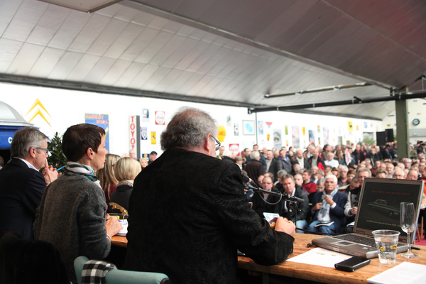 Versteigerung Oldtimer Galerie Toffen am 28. November 2015 - … wer bietet mehr?