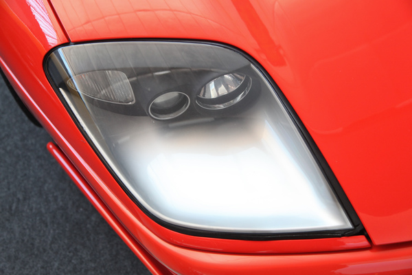 Versteigerung Oldtimer Galerie in Toffen am 29. April 2017 - Scheinwerfer des Sbarro Ferrari 550