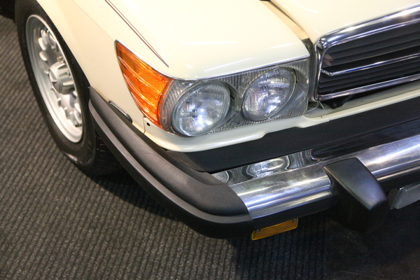 Versteigerung Oldtimer Galerie in Toffen am 29. April 2017 - amerikanische Stossfänger an diesem 380 SL