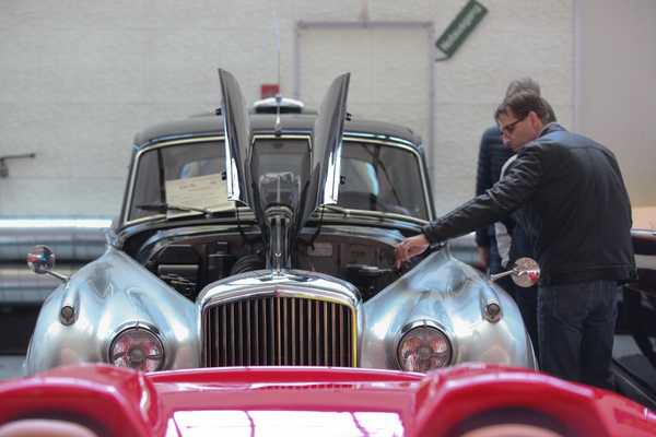 Versteigerung Oldtimer Galerie in Toffen am 29. April 2017 - jawohl, das ist ein Reihen-Sechszylinder im Bentley S1