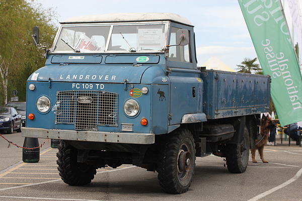 Versteigerung der Oldtimer Galerie in Toffen am 28. April 2012 - Am Land-Rover zeigt kaum jemand Interesse