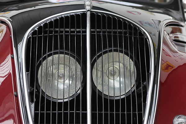 Versteigerung der Oldtimer Galerie in Toffen am 28. April 2012 - Für den Peugeot 202 wird kein genügend hohes Gebot eingereicht