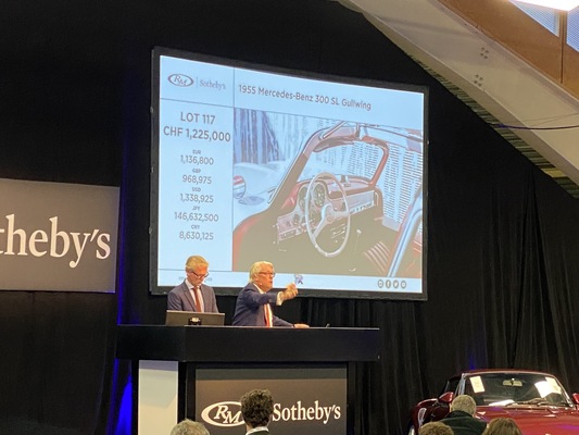 Versteigerung des Mercedes-Benz 300 SL Flügeltürers - Impresson von der RM/Sotheby's St. Moritz Versteigerung am 17. September 2021