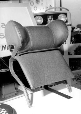 Verstellbare Kopfstützen auf dem Stand von Jeanneret Frères - Genfer Autosalon 1967