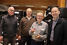 Bild: Vertieften sich am IgFS Workshop in die Welt der synthetischen Treibstoffe: Jürg Hofer, Vorstandsmitglied und Organisator, die Referenten Albert Vollmer und Markus Hotz sowie Präsident Christian Ackermann
