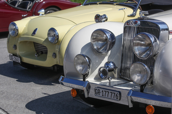 Bild: Verwandt, aber sehr unterschiedlich - Triumph 1800 und TR2 - British Car Meeting (BCM) Mollis 2022