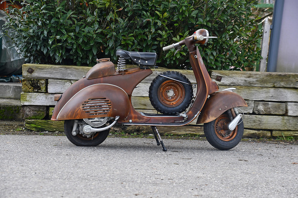 Bild: Vespa 150 VB1 Sei Giorni Tribute (1957) - Lot 120 an der Versteigerung der Oldtimer Galerie Toffen am 23. März 2024