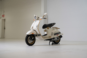 Vespa 946 Christian Dior Limited Edition (2022) - als Lot 302 an der RM/Sotheby’s Monterey Auction 2024
