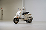 Vespa 946 Christian Dior Limited Edition (2022) - als Lot 302 an der RM/Sotheby’s Monterey Auction 2024 (© Kevin McCauley - Courtesy RM/Sotheby's, 2024) Vespa 946 Christian Dior Limited Edition (2022) - als Lot 302 an der RM/Sotheby’s Monterey Auction 2024 (© Kevin McCauley - Courtesy RM/Sotheby's, 2024)