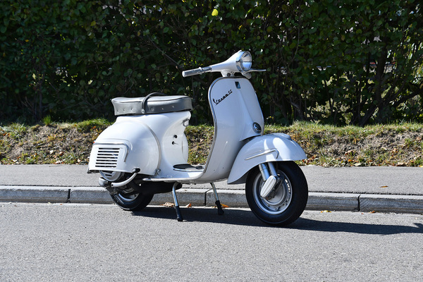 Vespa Grand Sport 160 (1962) - als Lot 24 an der Versteigerung der Oldtimer Galerie in Toffen am 19. Oktober 2019