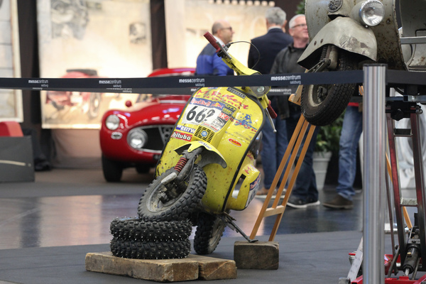 Vespa mit Spikes-Reifen für Eisrennen - Classic Expo Salzburg 2019