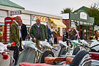 Vespas an der Revival High Street - Impressionen vom Goodwood Revival 2015