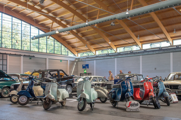 Vespas unter den Oldtimern - Motorworld Classics Bodensee 2018