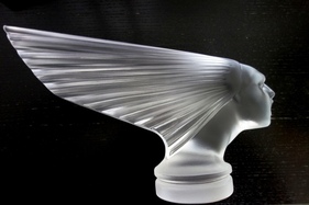 "Victoire" von René Lalique (1928, hier eine Replik) als typische Art-Déco-Kühlerfigur