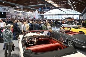 Lots of people at the auction - Motorworld Classics Bodensee 2019