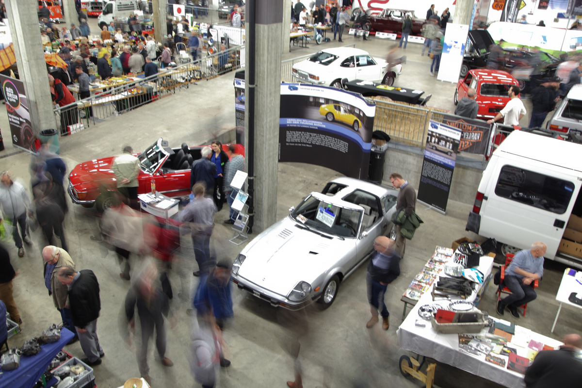 Lots of activity, many interested visitors, not only at the Touring Garage - Oldtimermesse St. Gallen 2017