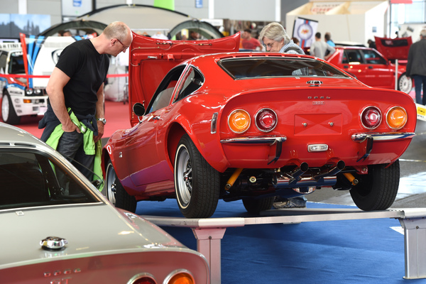 Bild Viel Interesse an den Traumwagen von früher - Klassikwelt Bodensee 2016