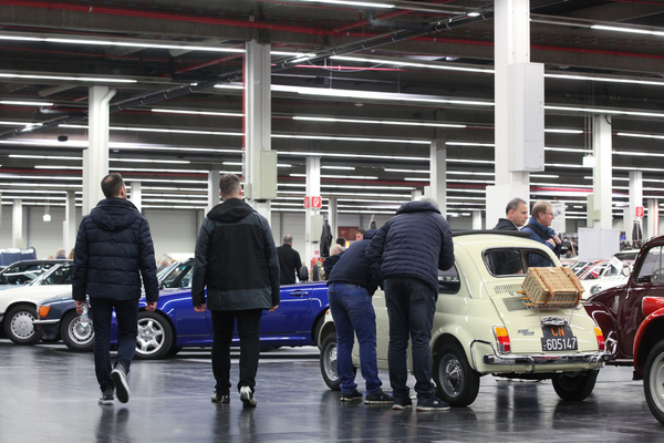 Viel Interesse für den "Kleinen" (Fiat 500) - Retro Classics Bavaria 2019
