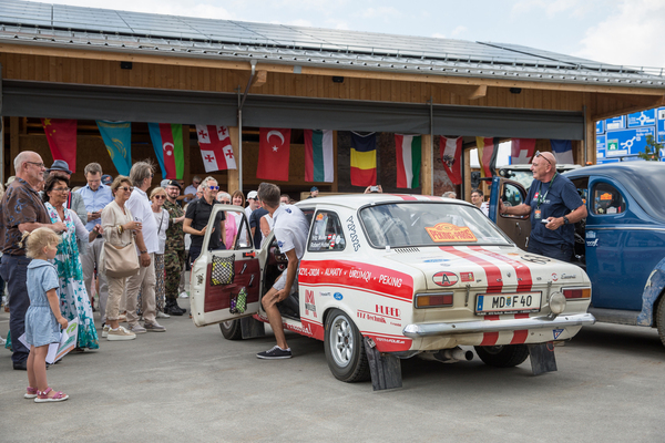 Viel Interesse für die Rallye-Autos - Ankunft in Luzern - Peking to Paris Motor Challenge 2025