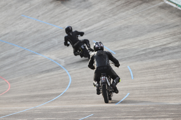 Image: Plenty of space for narrow motorcycles - Indianapolis Oerlikon on July 26, 2016