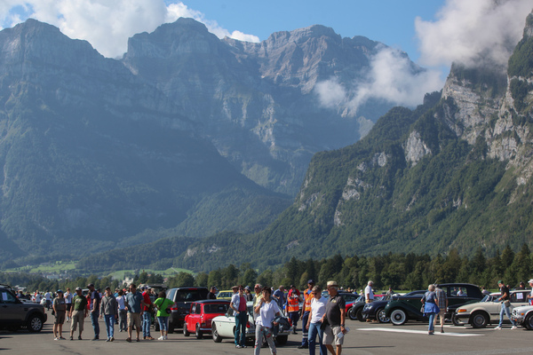 Viel Platz und tolles Panorama in Mollis - British Car Meeting (BCM) Mollis 2022