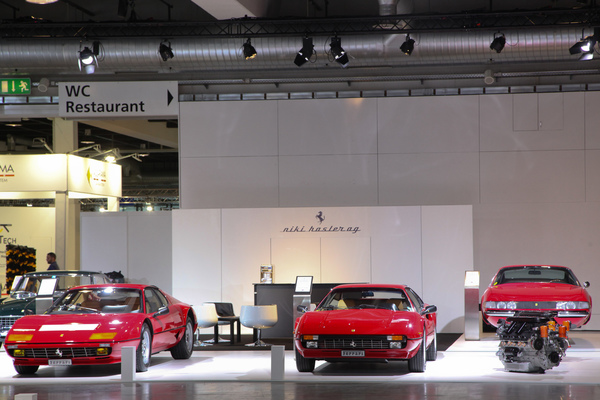 Viel Rot auf dem Stand der Niki Hasler AG - Auto Zürich 2019