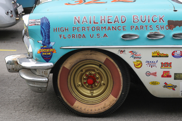 Viele Aufkleber und nicht mehr ganz taufrische Reifen auf dem Buick Special Stockcar - Oldtimer GP Brugger Schachen 2024