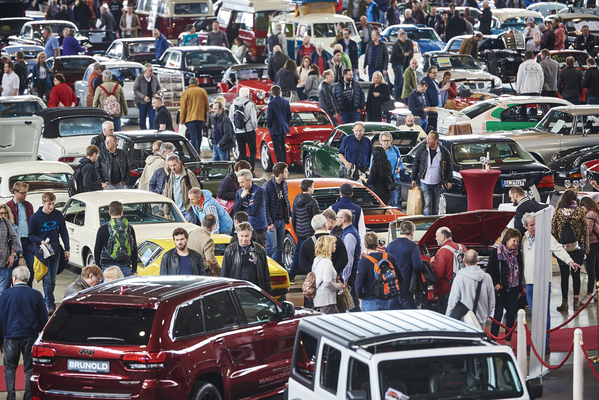 Viele Besucher vor allem am Samstag und Sonntag - Retro Classics Stuttgart 2019