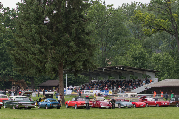 Viele FABAM Mitglieder stellten ihre Oldtimer im Innern des Rennovals aus - Oldtimer GP Brugger Schachen 2019