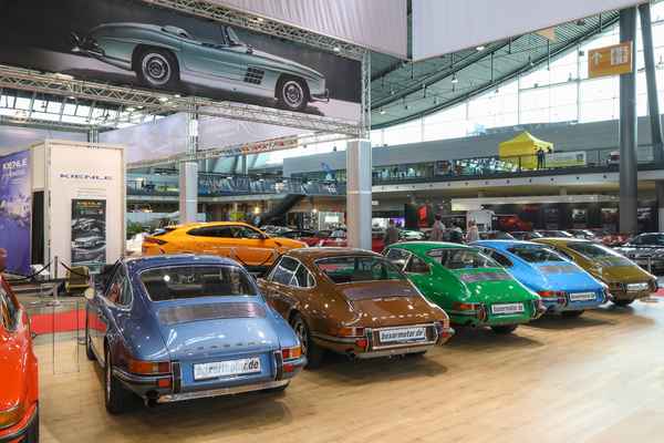 Viele Farben, eine Form - Porsche 911 bei "Boxer Motor" - Retro Classics Stuttgart 2023