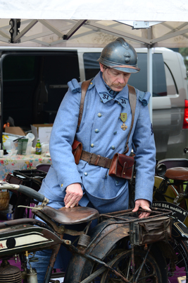 Viele Teilnehmer kleideten sich stilgerecht - 4. Montlhéry Vintage Revival 2017