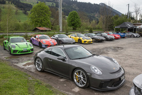 Viele mehr oder weniger moderne Porsche - Herbert Müller Memorial Day und Memorial Rallye 2021