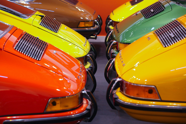 Bild: Viele, viele bunte Porsches - gesehen an der Techno Classica 2016