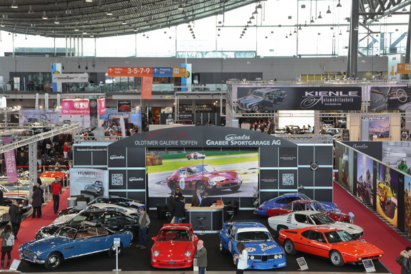 Bild: Vielfältiges Angebot der Sportgarage Graber und der Oldtimer Galerie Toffen - Retro Classics Stuttgart 2018