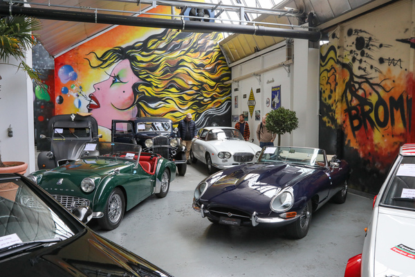 Vielfältiges Angebot, vom Cabriolet bis zur Limousine oder zum Kombi - Versteigerung der Oldtimer Galerie Toffen am 22. März 2025