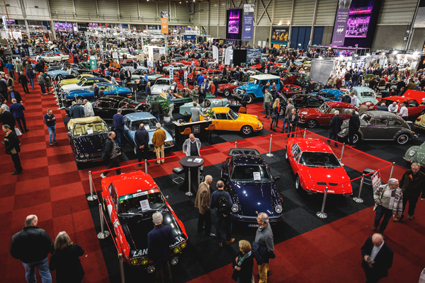 Vielfältiges Angebot von Händlern - InterClassics Maastricht 2019